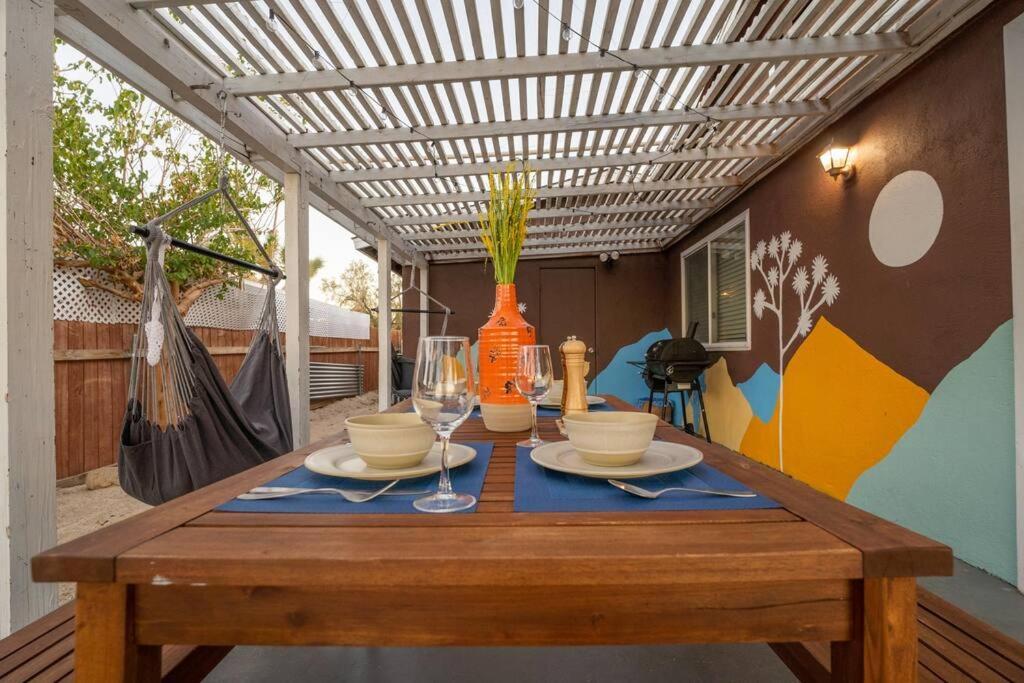 Palm Vista Retreat *Hot Tub/Cowboy Pool/Hammocks* Βίλα Joshua Tree Εξωτερικό φωτογραφία