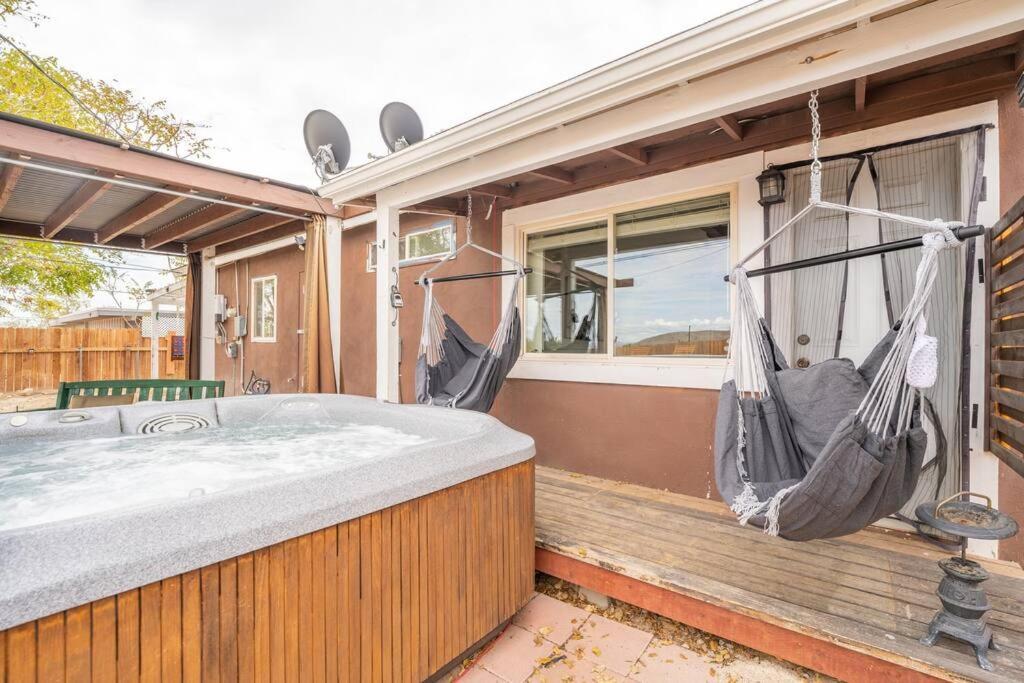 Palm Vista Retreat *Hot Tub/Cowboy Pool/Hammocks* Βίλα Joshua Tree Εξωτερικό φωτογραφία