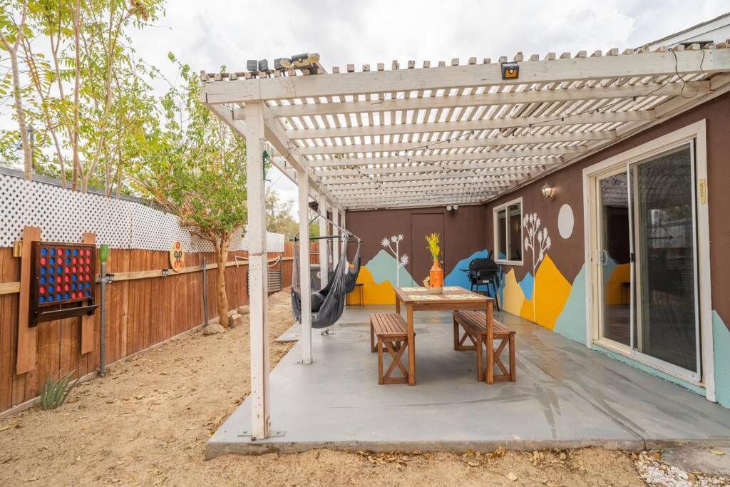 Palm Vista Retreat *Hot Tub/Cowboy Pool/Hammocks* Βίλα Joshua Tree Εξωτερικό φωτογραφία