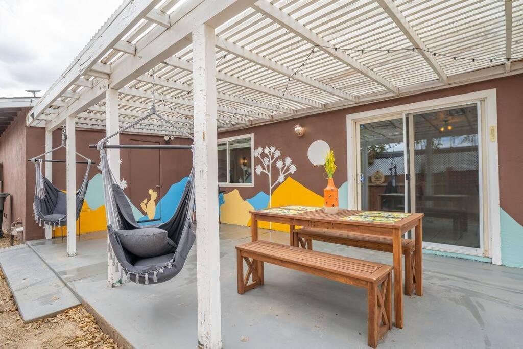 Palm Vista Retreat *Hot Tub/Cowboy Pool/Hammocks* Βίλα Joshua Tree Εξωτερικό φωτογραφία