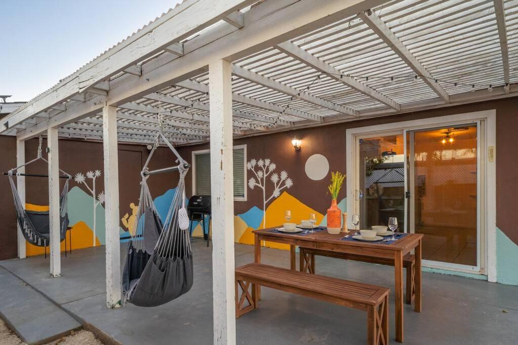Palm Vista Retreat *Hot Tub/Cowboy Pool/Hammocks* Βίλα Joshua Tree Εξωτερικό φωτογραφία