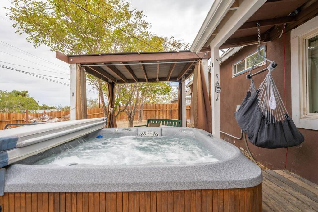 Palm Vista Retreat *Hot Tub/Cowboy Pool/Hammocks* Βίλα Joshua Tree Εξωτερικό φωτογραφία
