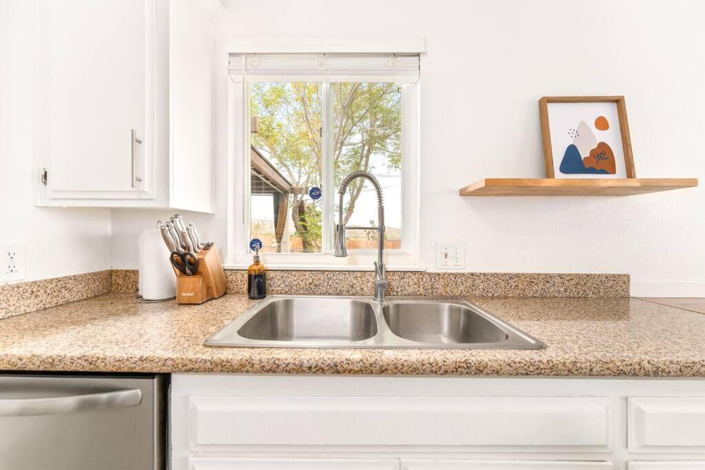 Palm Vista Retreat *Hot Tub/Cowboy Pool/Hammocks* Βίλα Joshua Tree Εξωτερικό φωτογραφία